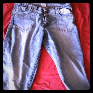 Light blue denim capri